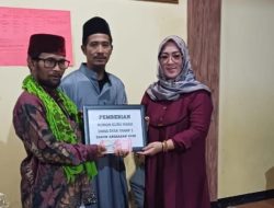 Kades Cijaya Tiga Periode Salurkan Honor 25 Orang Guru Ngaji dan Zakat Mal