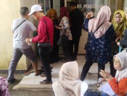 Kelurahan Negri Kidul Digeruduk Ibu-Ibu Kader Pendistribusian MBG B3, Begini Penjelasan Aslap MBG