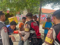 Peduli Sesama, Samapta Polres Purwakarta Gelar Aksi Berbagi Makanan