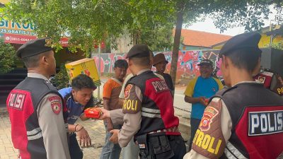 Peduli Sesama, Samapta Polres Purwakarta Gelar Aksi Berbagi Makanan