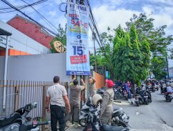 Jelang NATARU, Satpol PP Purwakarta Tertibkan Spanduk dan Baliho Langgar Perda