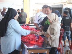 Warga Serbu Bahan Pokok Harga Terjangkau di Polres Purwakarta 