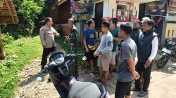 Sinergi TNI-Polri dan Warga, Bhabinkamtibmas Polres Purwakarta Intensifkan Patroli di Desa Tanjungsari