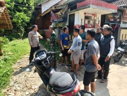 Sinergi TNI-Polri dan Warga, Bhabinkamtibmas Polres Purwakarta Intensifkan Patroli di Desa Tanjungsari